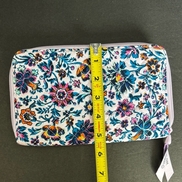 Vera Bradley RFID Deluxe Travel Wallet Magnifique Floral Flowers NWT - Picture 9 of 9